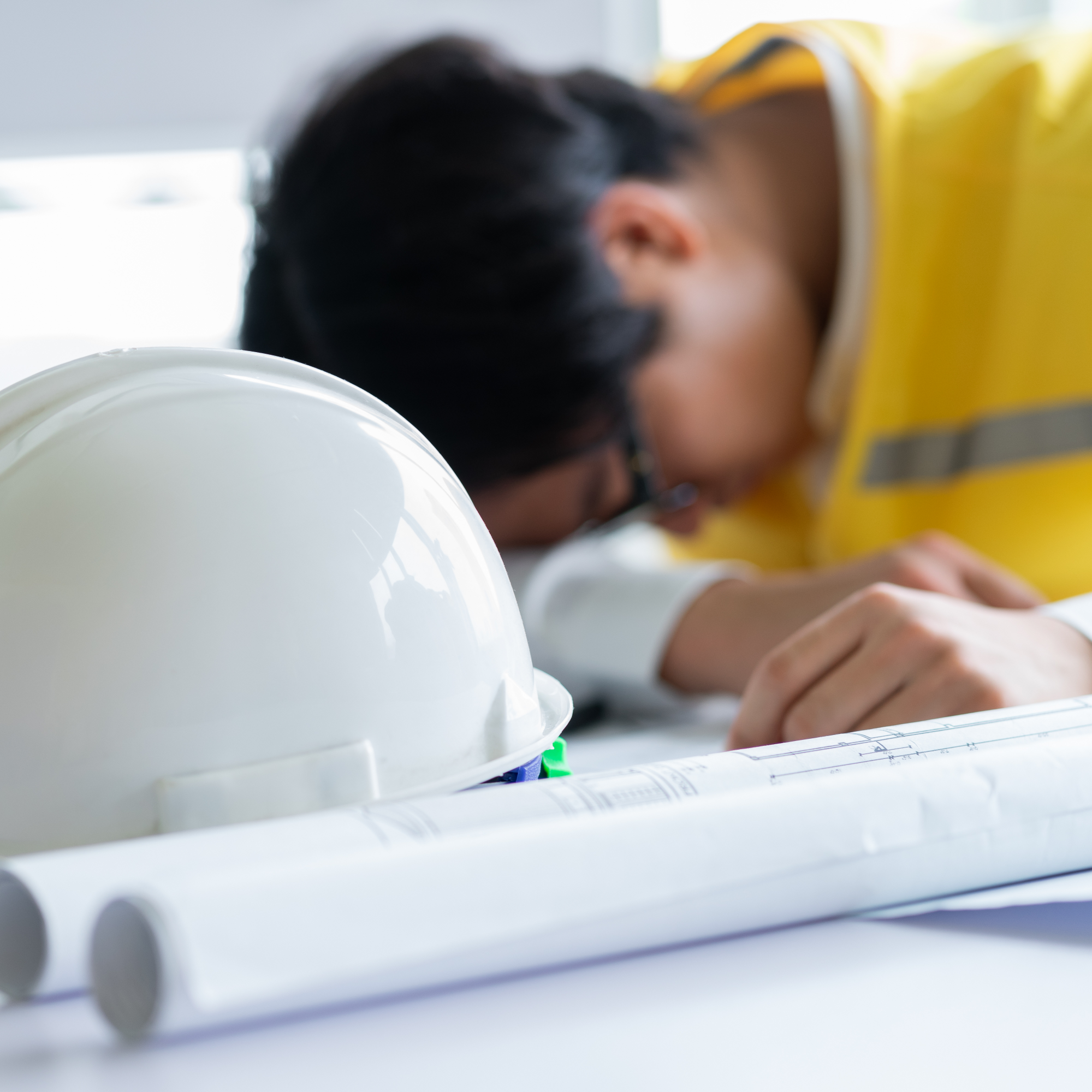 長時間労働や不当解雇などの